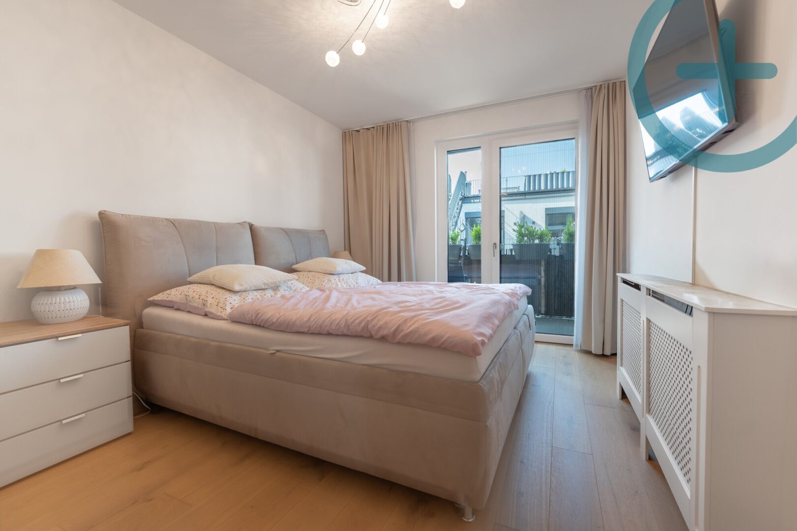 Schlafzimmer 1